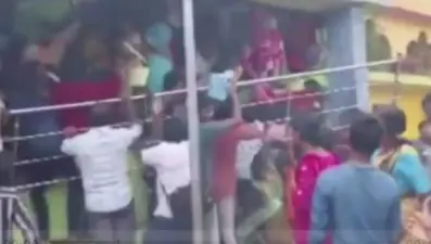 Hindistan'da tapındakta izdiham: 12 kişi hayatını kaybetti