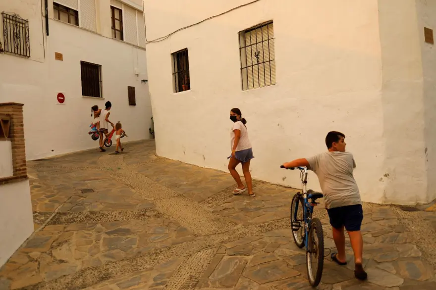 İspanya’da orman yangını: 2 bin 600  kişi yerinden edildi 8