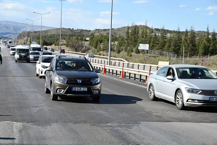 43 ilin geçiş güzergahında bayram yoğunluğu 4 43 ilin geçiş güzergahında bayram yoğunluğu 4