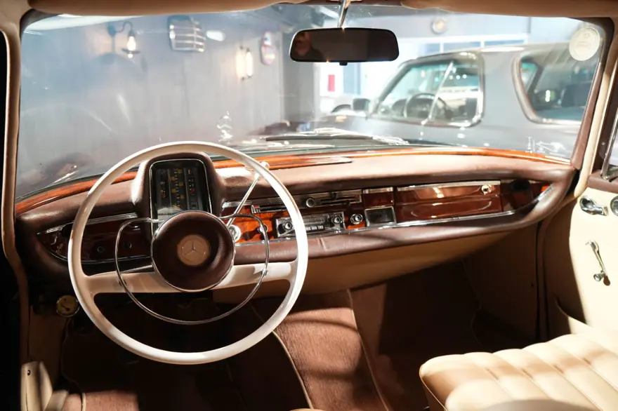 Çocukluk yıllarında başlayan otomobil tutkusunu koleksiyona dönüştürdü: Ünlüler bu araçların peşinde 5