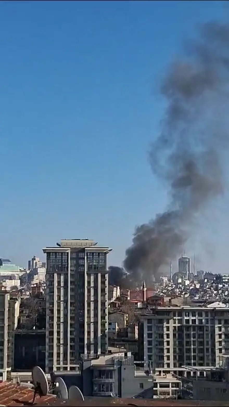 Beyoğlu'nda gecekondu yangını 3 Beyoğlu'nda gecekondu yangını 3