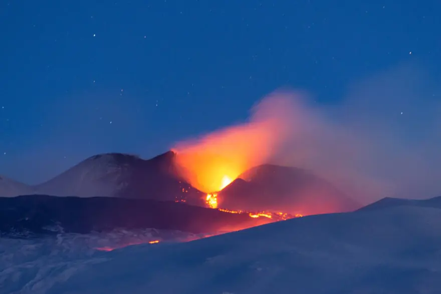 Etna Yanardağı yeniden faaliyete geçti 1