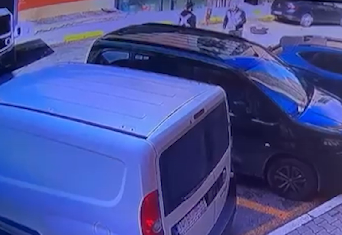 Eşinin aracına takip cihazı taktıran koca yakayı ele verdi