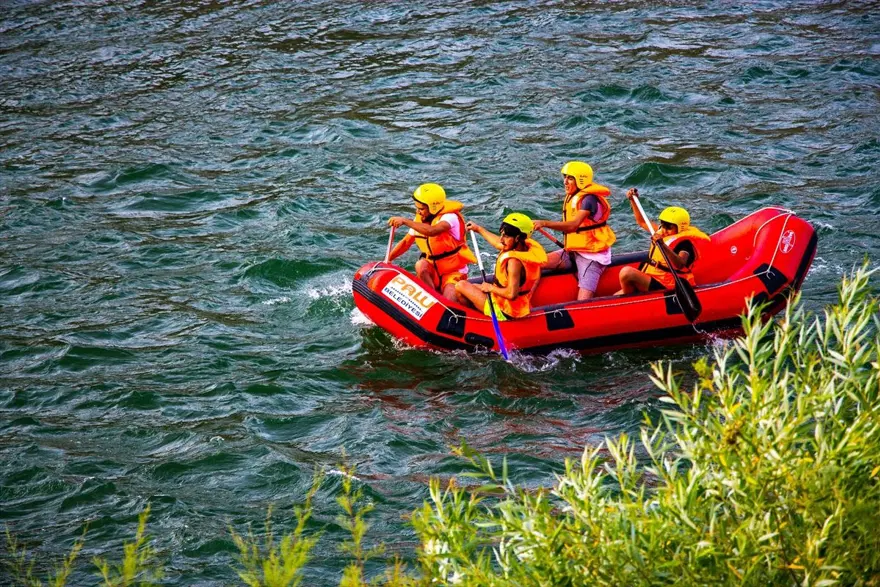 Elazığ'da Murat Nehri'nde rafting heyecanı 6 Elazığ'da Murat Nehri'nde rafting heyecanı 6