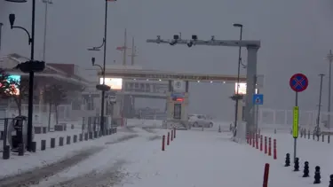 Çanakkale Boğazı 23 saat sonra gemi trafiğine açıldı