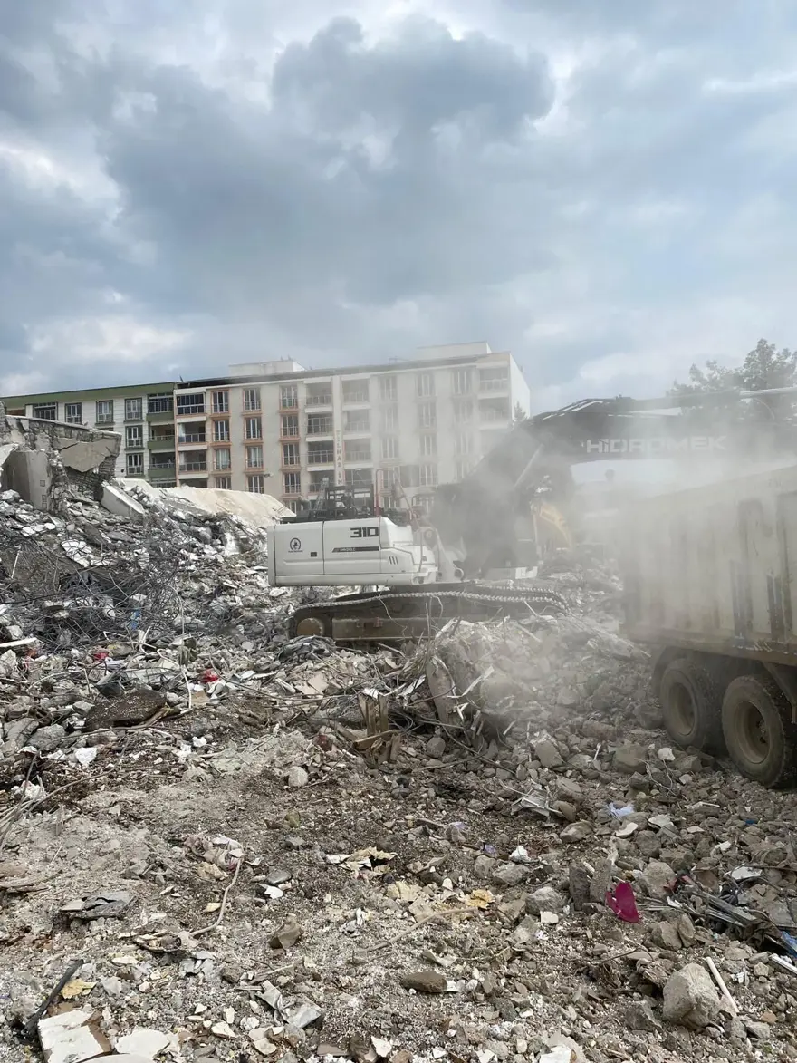 Depremde 29 kişinin can verdiği Özlem Bayraktar Apartmanı'nın şantiye şefinden "staj gibi" itirafı 