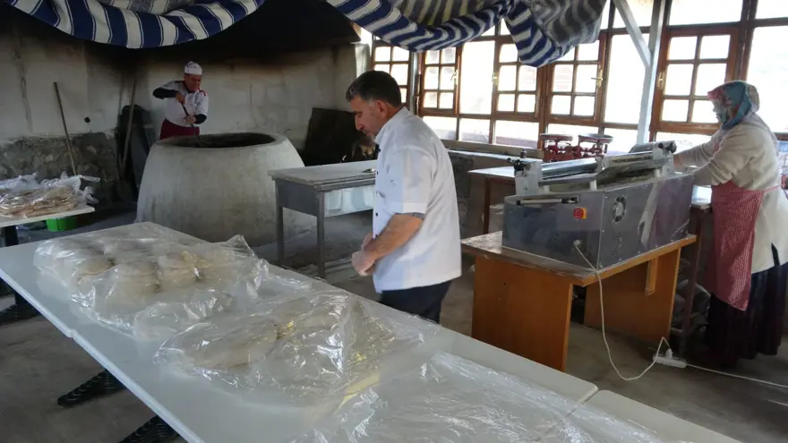 Hem geçimini sağlıyor hem de geleneği sürdürüyor: Ülkenin dört bir yanına gönderiyorlar 5