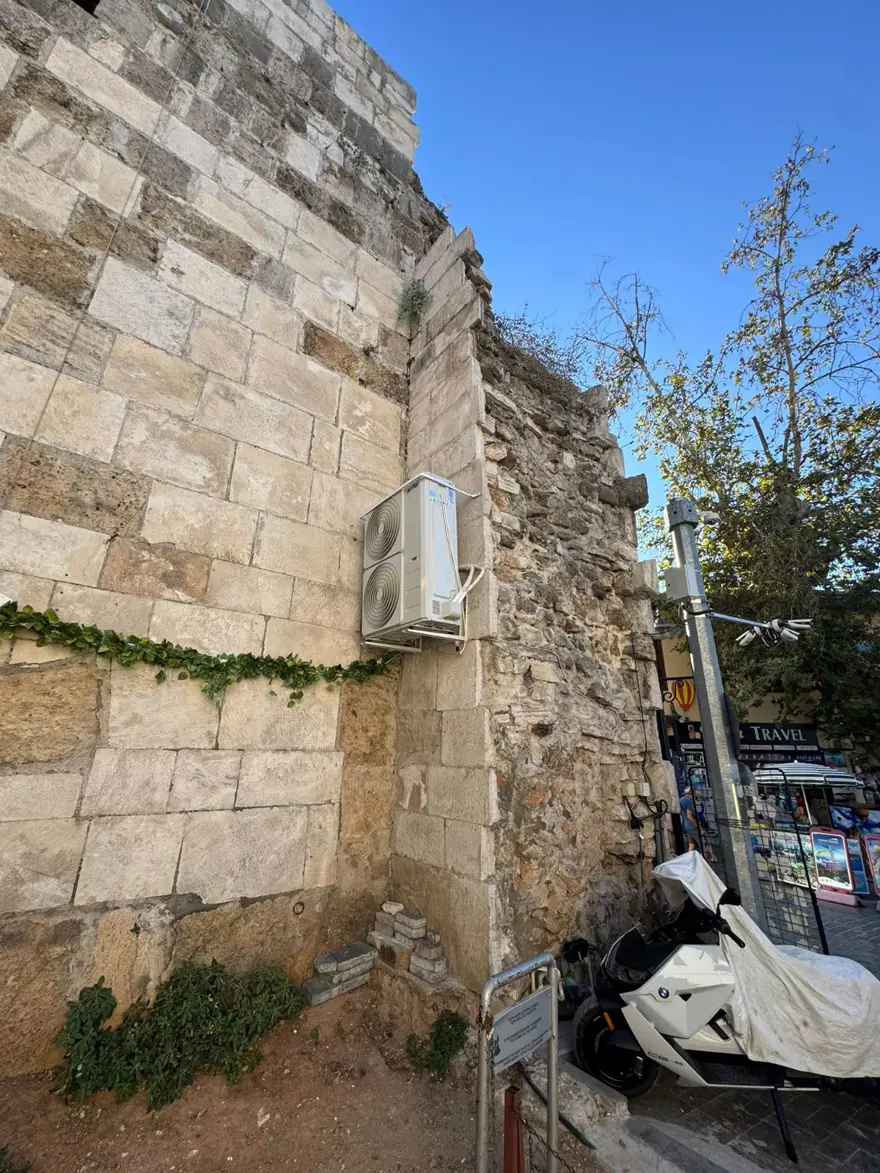 Klima takmak için tarihi burcun duvarını deldiler 1 Klima takmak için tarihi burcun duvarını deldiler 1