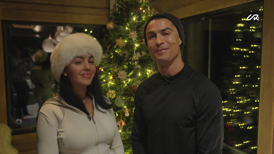 Cristiano Ronaldo'nun ailesiyle Noel keyfi: Eksi 20 derecede havuza daldı! Cristiano Ronaldo'nun ailesiyle Noel keyfi: Eksi 20 derecede havuza daldı!
