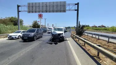 Antalya'da tur minibüsü ile otobüs çarpıştı: Altı yaralı