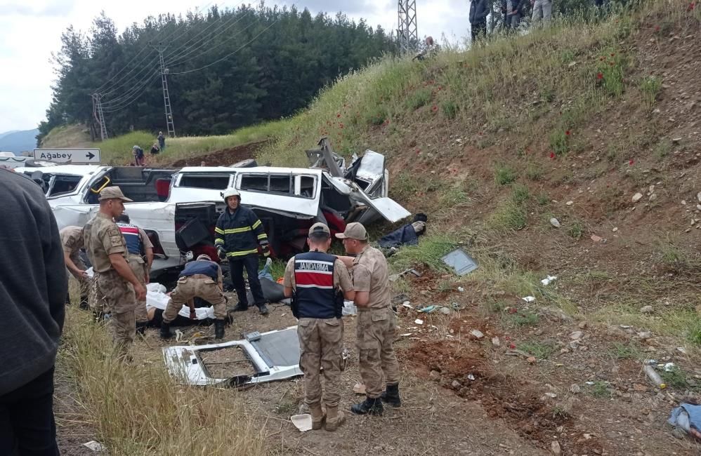 Gaziantep İslahiye’de katliam gibi kaza: 9 ölü, 11 yaralı