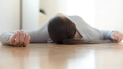 Doktorlar baş dönmesi belirtisini önemsemedi: Yere yığılınca gerçek ortaya çıktı