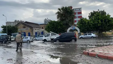 Hatay'da sağanak: Yollar göle döndü