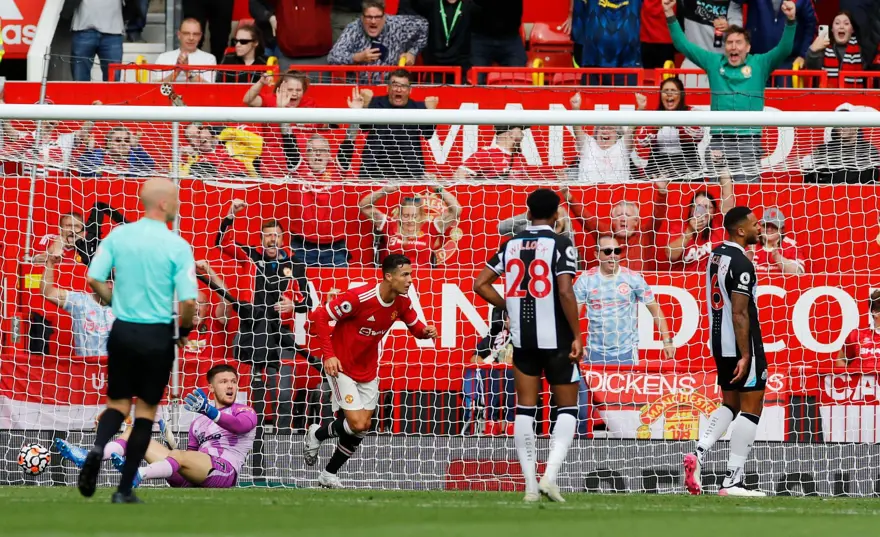 Cristiano Ronaldo, Manchester United'a gollerle döndü 1