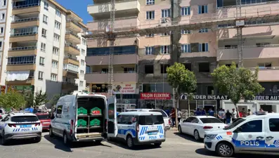 Kahramanmaraş'ta iskele kırıldı, işçiler yere düştü: İki can kaybı, bir yaralı