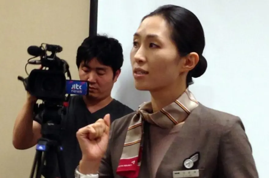 Kaza yapan uçaktaki çocukları sırtında taşıdı 7 Kaza yapan uçaktaki çocukları sırtında taşıdı 7