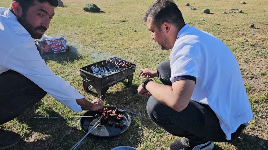 Türkiye'nin en yüksek üçüncü zirvesi: Piknikçilerin yeni gözdesi oldu Türkiye'nin en yüksek üçüncü zirvesi: Piknikçilerin yeni gözdesi oldu