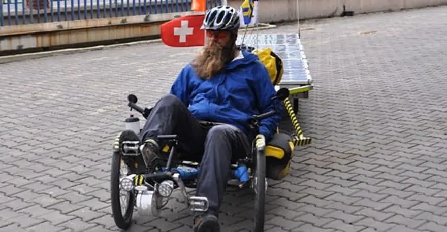 Güneş enerjili bisikletiyle dünyayı geziyor 3