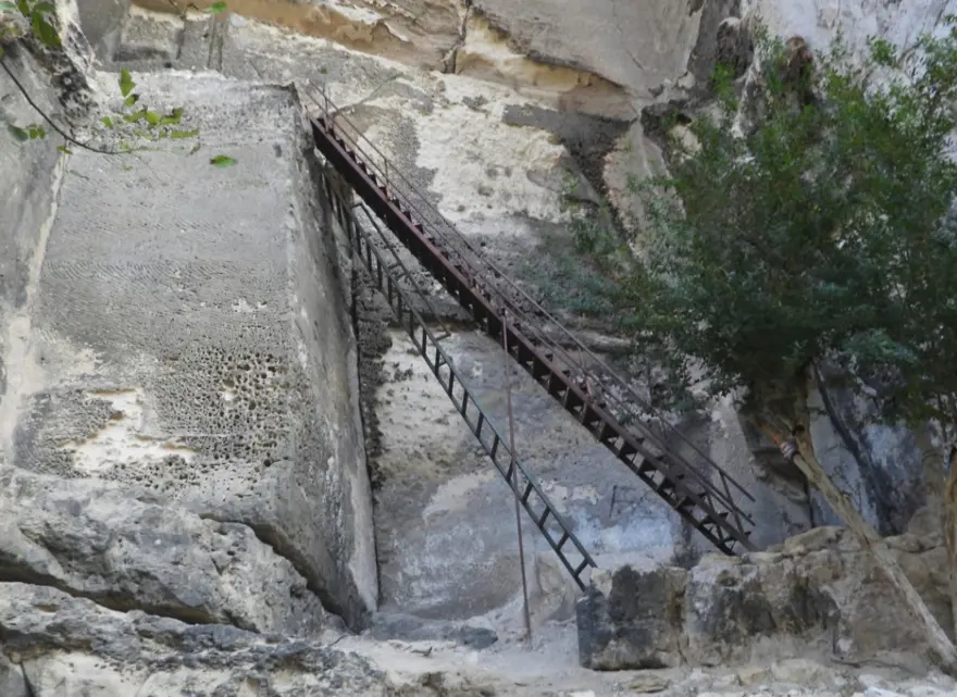 "Aşık Maşuk Kehanet Ocağı" olarak biliniyor: Evlilik, iş, çocuk isteyen oraya koşuyor 2