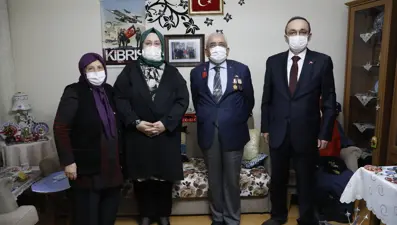 Bakan Selçuk, Kıbrıs Gazisi 'Reşat Baba'nın evinde iftar yaptı