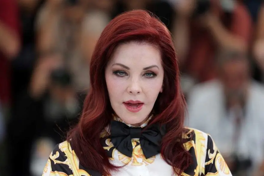 Elvis Presley öldükten sonra evlenmemeye yemin etti 3 Elvis Presley öldükten sonra evlenmemeye yemin etti 3