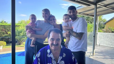 İbrahim Tatlıses, torunları Ayel ve Emir ile poz verdi