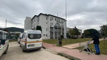 Polis memuru, tabancayı kontrol ederken meslektaşını vurdu