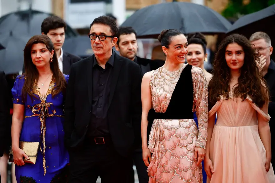 Merve Dizdar Cannes Film Festivali'nde en iyi kadın oyuncu ödülünü aldı 3