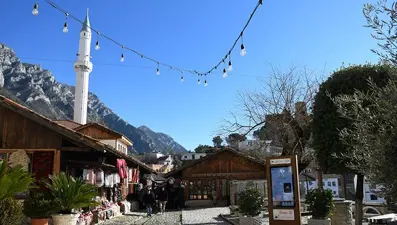 Arnavutluk'taki tarihi Akçahisar Çarşısı'na yoğun ilgi