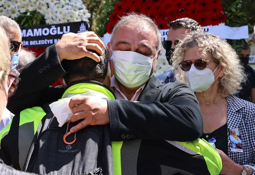 Duygun Yarsuvat son yolculuğuna uğurlandı 8