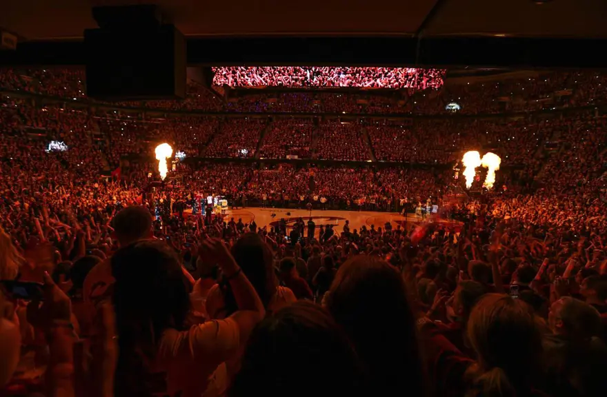 Cavaliers öne geçti , LeBron rekor kırdı 18