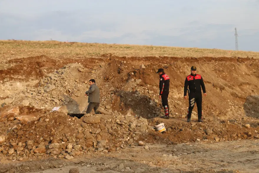 Yol çalışmasında 1600 yıllık oda mezar bulundu 7