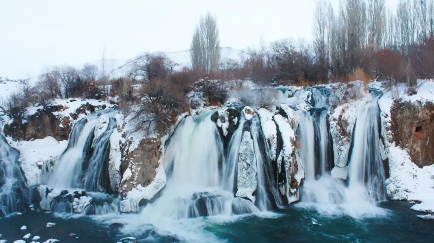 Muradiye Şelalesi beyaza büründü 1 Muradiye Şelalesi beyaza büründü 1