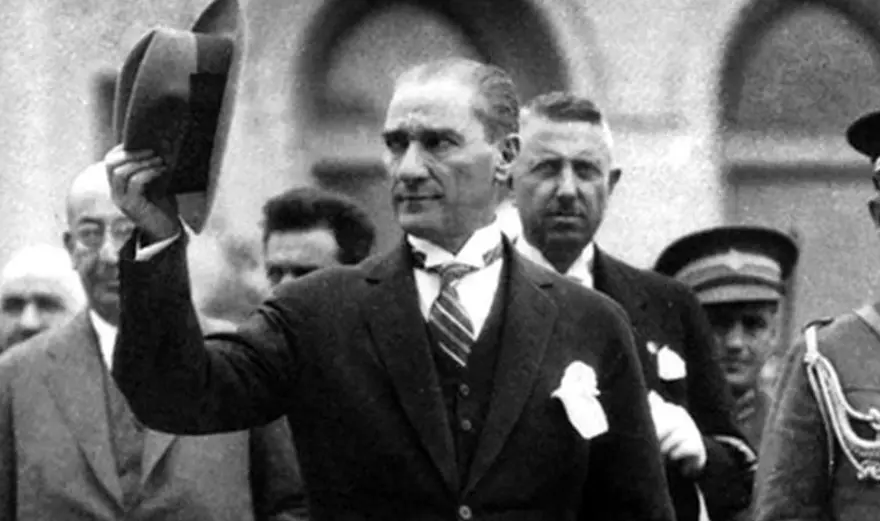 10 Kasım mesajları: Ulu Önder Mustafa Kemal Atatürk 87. ölüm yıldönümünde anılıyor 3