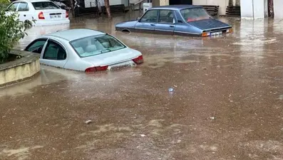 Manisa'yı sağanak vurdu