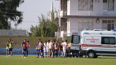 Dili boğazına kaçan kaleci, hakem müdahalesiyle hayata döndü