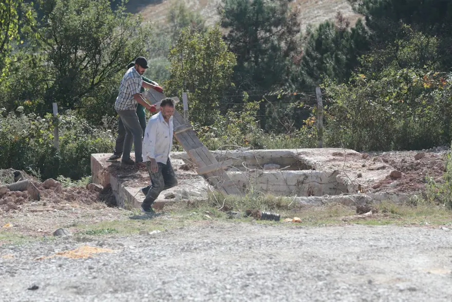 Bolu’da kuyuya düşen ayı 13 saat sonra kurtuldu 3