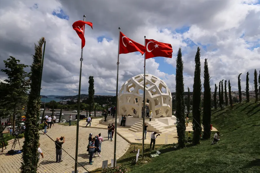 "Şehitler Makamı"na yoğun ilgi 5 "Şehitler Makamı"na yoğun ilgi 5