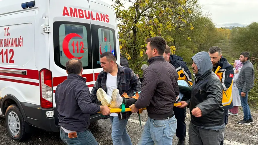 Bartın'da işçi servisi devrildi: Ölü ve yaralılar var 3