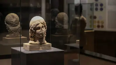 Apollon heykelleri ilk kez ziyaretçisiyle buluştu