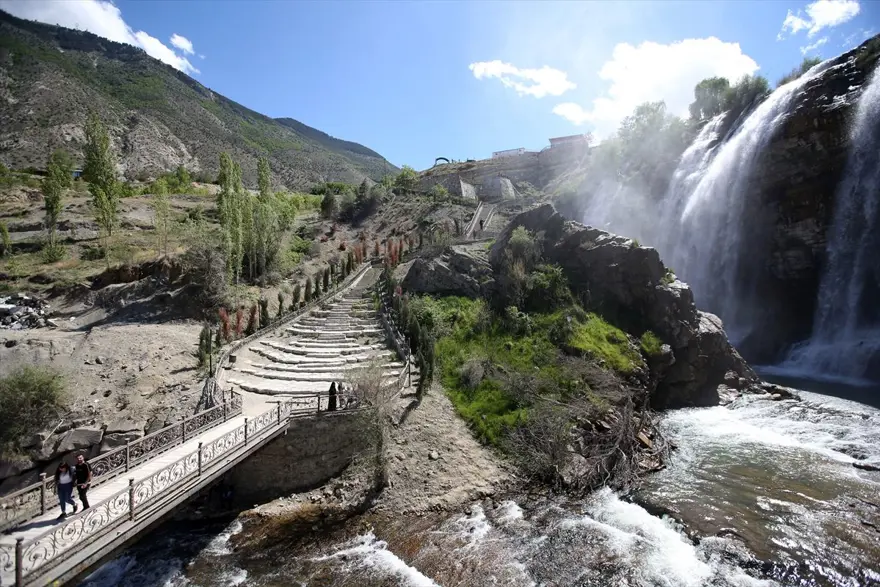 'Türkiye'nin 11. sakin kenti' Uzundere doğal güzellikleriyle salgından bunalanlara adeta nefes aldırıyor 5
