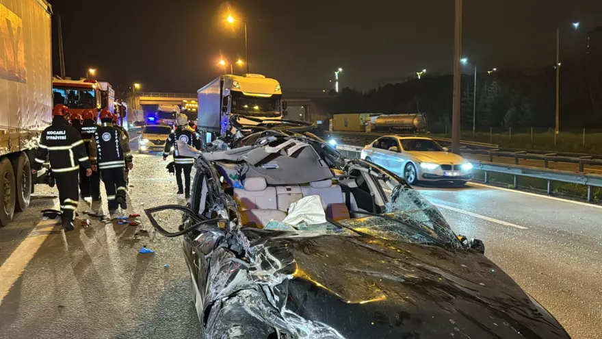 Anadolu Otoyolu’nda otomobil TIR'a çarptı: 1 ölü, 2 yaralı 3