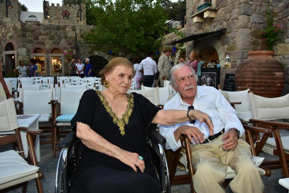 Türk modasının "Madam Z"si Zühal Yorgancıoğlu, İzmir'de hayatını kaybetti