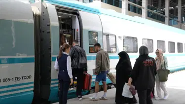 Bayramda YHT'lere ek sefer: 9 bin 660 kişilik ek kapasite