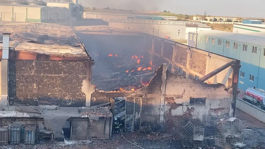 ÇOK SAYIDA FABRİKA KÜLE DÖNDÜ 2