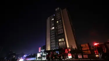 Bağcılar'da 16 katlı otelde yangın