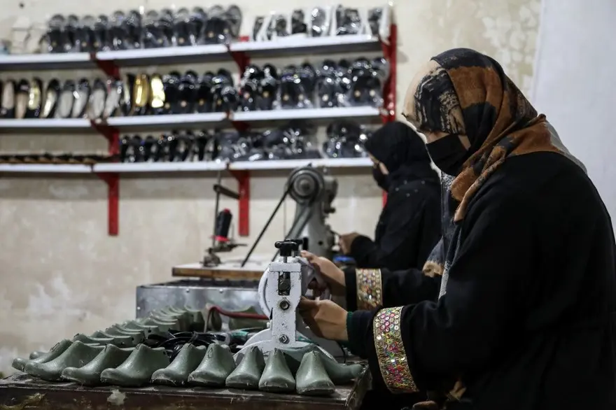 Afganistan'da kadınlara 10 gün süre: Karanlığı protesto ediyorlar 3