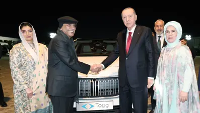 Cumhurbaşkanı Erdoğan'dan Pakistanlı mevkidaşı Zerdari'ye Togg hediyesi