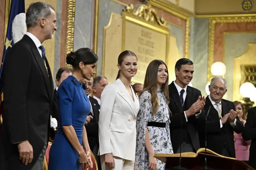 Bağlılık yemini eden Prenses Leonor artık resmen geleceğin kraliçesi 23 Bağlılık yemini eden Prenses Leonor artık resmen geleceğin kraliçesi 23