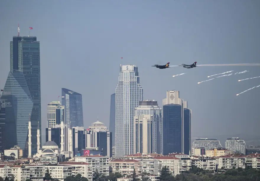 Türk Yıldızları ve SOLOTÜRK 100. yıl için İstanbul semalarında 11